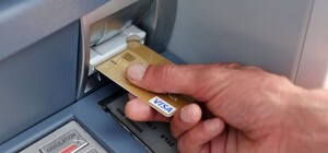 В Украине могут ввести налог на снятие наличных денег: что это значит