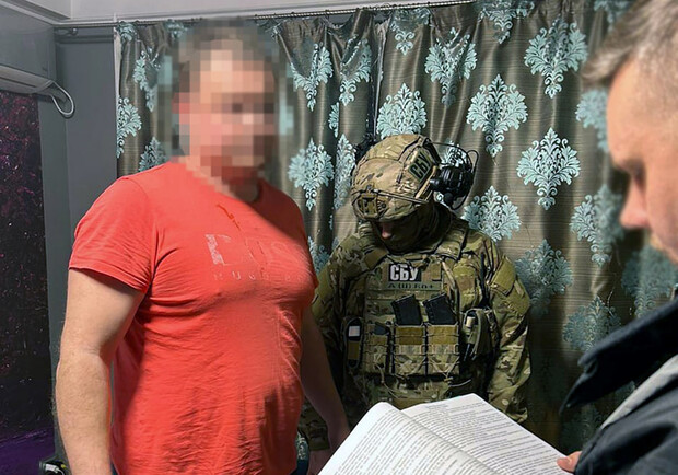 За 3 000 доларів: жителі Запоріжжя "допомагали" чоловікам виїжджати за кордон - || фото: zp.npu.gov.ua
