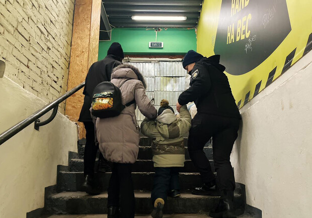 У Запоріжжі мати з двома дітьми більше двох місяців жила у бомбосховищі. || Фото: zp.npu.gov.ua