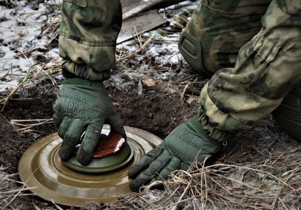 На півночі Київщини мінують дороги, лісові смуги та лінії електропередач. || Фото: Міноборони