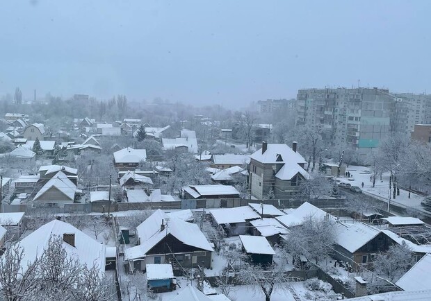 Запорожье засыпало снегом: какая ситуация на дорогах || - фото: Vgorode.ua