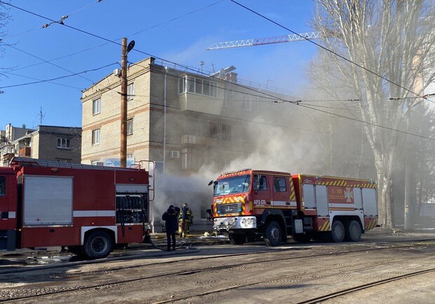 В Запорожье произошел пожар в фитнес-центре - || фото: facebook.com/DSNSZP