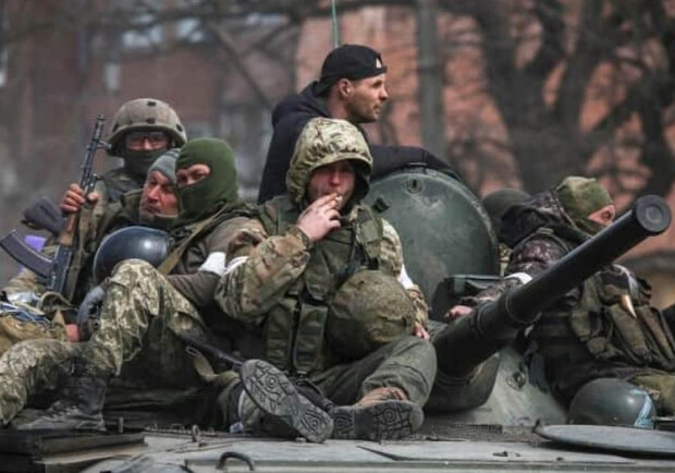 У Мелітополі окупанти чіпляються до дівчат-підлітків та жінок. || Фото: sud.ua