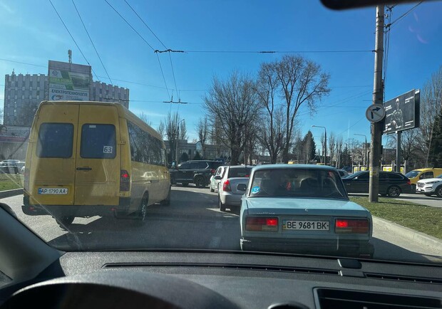 У Запоріжжі на греблі ДніпроГЕС утворився великий затор. || Фото: @Okozp_info