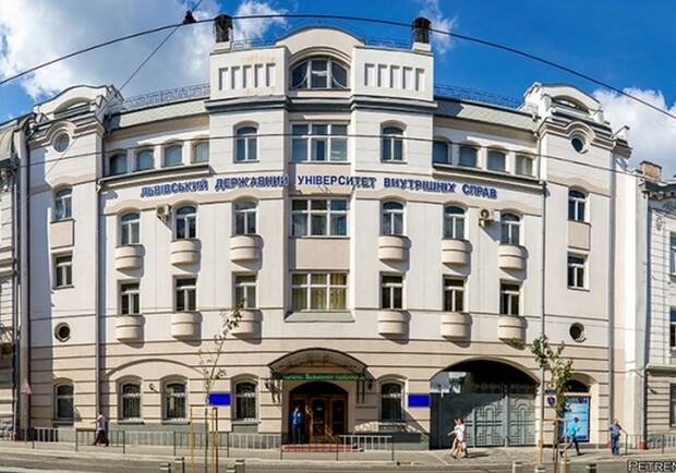 Курсант Львівського університету внутрішніх справ застрелився з автомата. || Фото: need4study.com.
