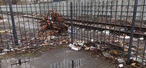 У Києві стихійні торговці організували звалище – ФОТО