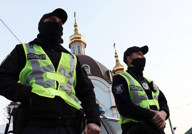 Государство с сегодняшнего дня управляет имуществом Киево-Печерской Лавры. || Фото: Национальная полиция
