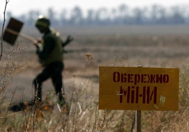 Окупанти готуються до оборони: росіяни мінують поля у Запорізькій області. || Фото: armyinform.com.ua