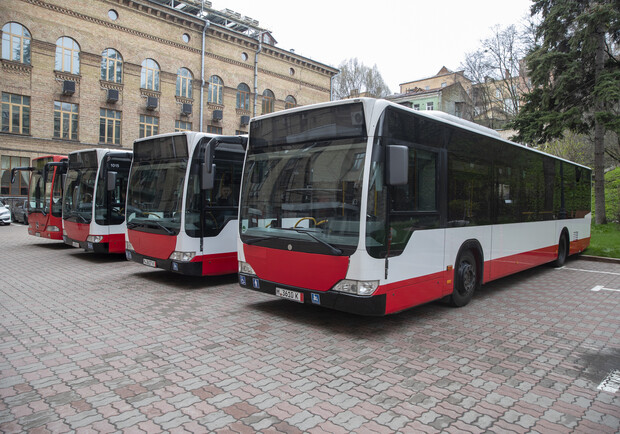 Германия подарила Киеву автобусы Mercedes. || Фото: kyivcity.gov.ua