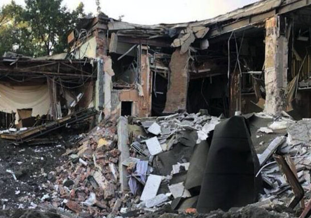 Чому у Дубовому гаю досі не розібрали зруйнований ракетами ресторан "Санрайз" -|| фото: facebook.com/ppgzp