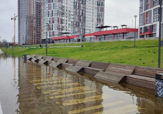 Наводнение в Киеве: какой уровень воды в реке Днепр сегодня. || Фото: Кирилл Степанец/https://t.me/kirstepan