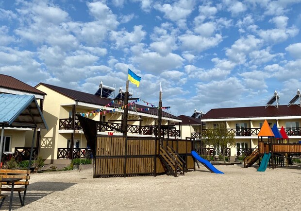 Оккупанты отобрали популярную базу отдыха в Кирилловке || - фото: facebook.com/admiralkirillovka