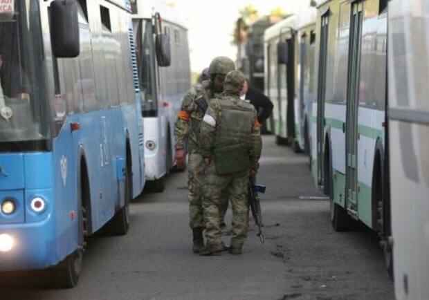 В оккупированный Бердянск вывозят больше военных РФ, чем гражданских. || Фото: gettyimages.com