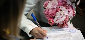 В Одесі хочуть суттєво підняти ціни на терміновий шлюб: розцінки