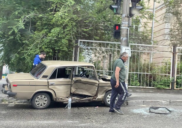 В Запорожье произошло серьезное ДТП на Металлургов: пострадала женщина - фото Vgorode