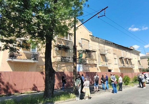 В Запорожье начали восстанавливать многоэтажку, в которую попала российская ракета. || Фото: 061.ua