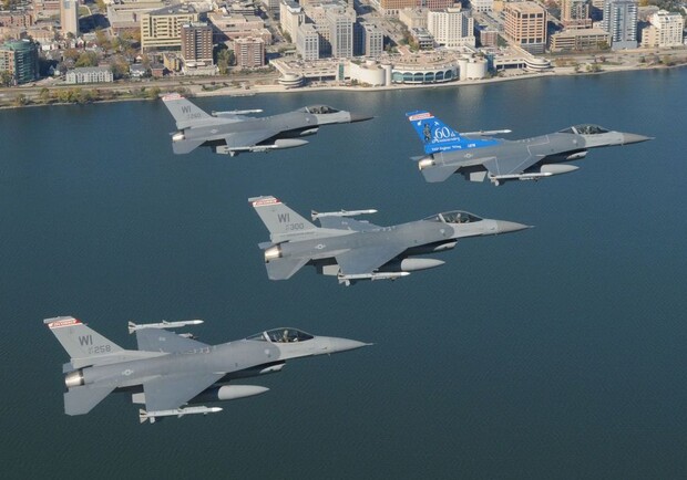 Обучение украинских пилотов на F-16 уже началось - || фото: tsn.ua