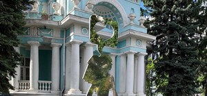 Возле Дворца бракосочетания в Харькове появилась цветочная инсталляция