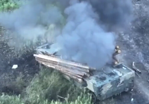 На Запорізькому напрямку знищили ворожий БМП, броню якого посилили дровами || - фото: t.me/ivan_fedorov_melitopol