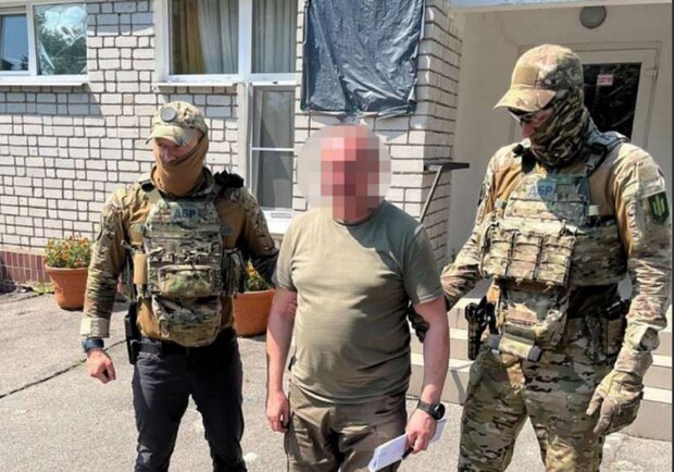 Арестован запорожский военком, который выписывал штабным чиновникам "боевые". || Фото: dbr.gov.ua