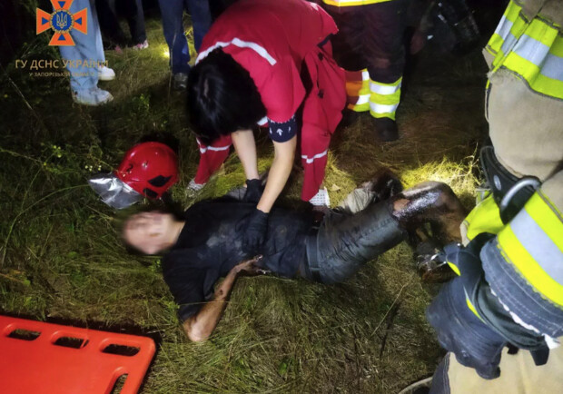 У Запоріжжі 25-річний хлопець упав у глибокий люк -|| фото: dsns.gov.ua/