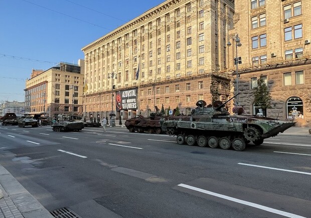 На Крещатике выставили уничтоженную российскую технику – фото: Никита Галка