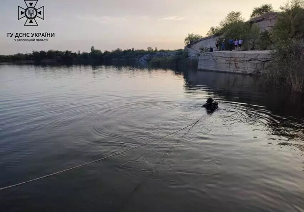 В Запорожском районе парень прыгнул со скалы в пруд и утонул. || Фото: zp.dsns.gov.ua