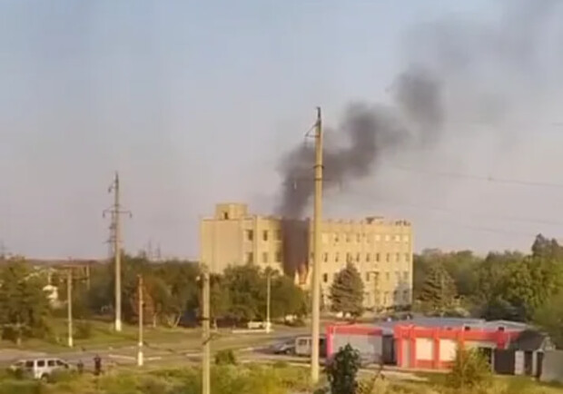 В оккупированной Каменце-Днепровской БПЛА СБУ атаковали "избирательный участок", где собрались предатели. || Фото: pravda.com.ua