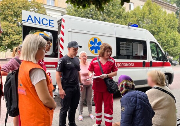 Не годувала й змушувала жебракувати: в Запоріжжі жінка знущалась над своєю мамою. || Фото: facebook.com/zrup.police.zp