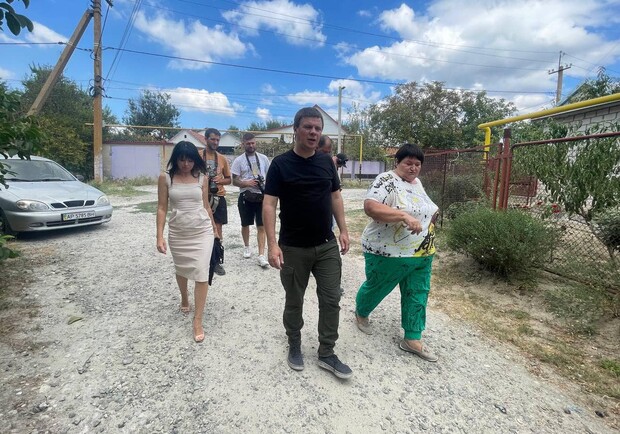 В Запорожский район приехал известный журналист-путешественник Дмитрий Комаров. || Фото: facebook.com/Кушугумский поселковый совет