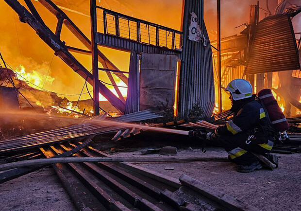 З'явилися фото та відео з місця влучання безпілотників у Львові. || Фото: facebook.com/LVIVDSNS.