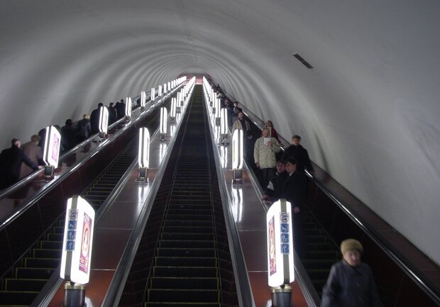 Что произошло с пьяным подростком, который в метро Киева остановил эскалатор. || Фото: wikipedia.org