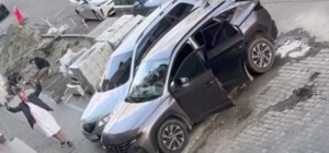 В Днепре мужчина слушал в машине на всю громкость русскую музыку