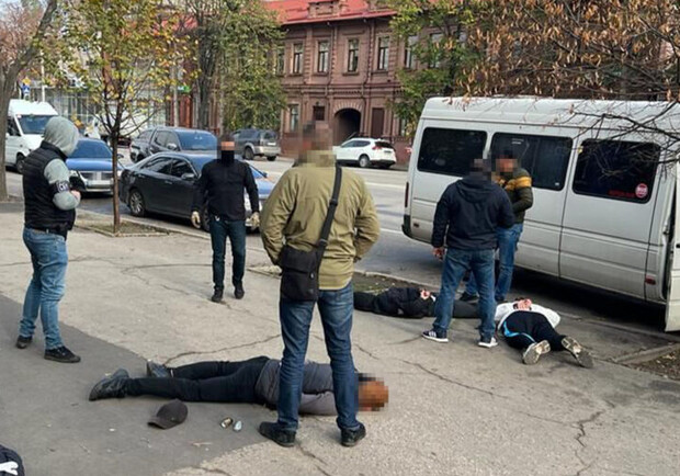 Нападали на владельцев автобусов и водителей: в Запорожье задержали рэкетиров. || Иллюстративное фото: ssu.gov.ua
