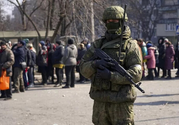 На оккупированных территориях Запорожской области мужчинам вместе с паспортом РФ выдают повестку. || Фото: pexels.com