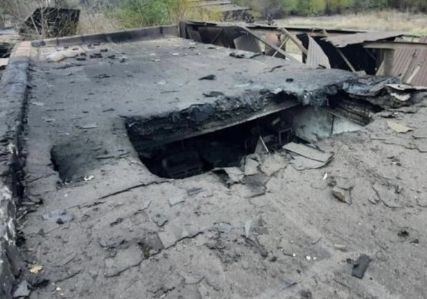 Внаслідок атаки Запоріжжя дронами пошкоджено будівлі підприємства і гуртожиток вишу. || Фото: zap.gp.gov.ua