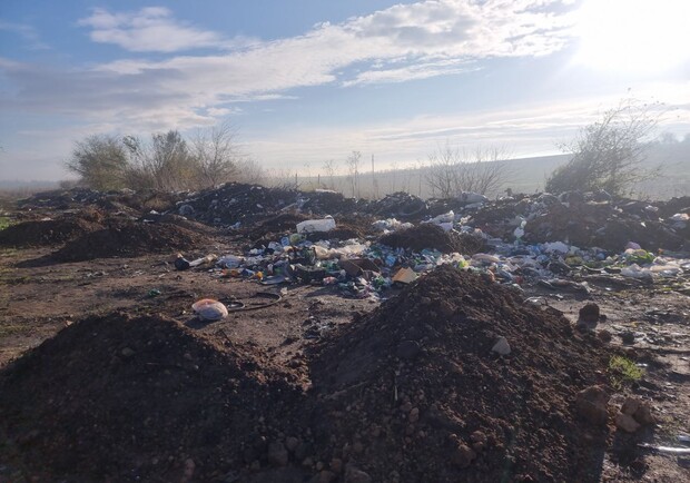 Під Запоріжжям виявили несанкціоновані сміттєзвалище. || Фото: pivden.dei.gov.ua