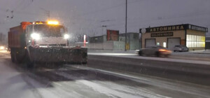 Из-за ожидаемых сильных снегопадов 27 ноября в Киеве изменят режим работы школ и ограничат въезд транспорта