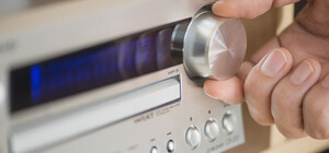 Получи ответ: насколько громко и до каких часов можно слушать музыку в Украине