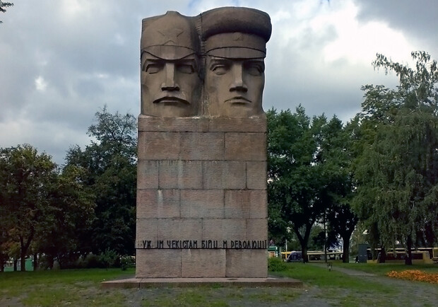 Памятник чекистам с Лыбедской площади увезли в Путивль. || Фото: Википедия