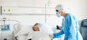 В Украине с октября прошлого года умерло почти 600 COVID-инфицированных