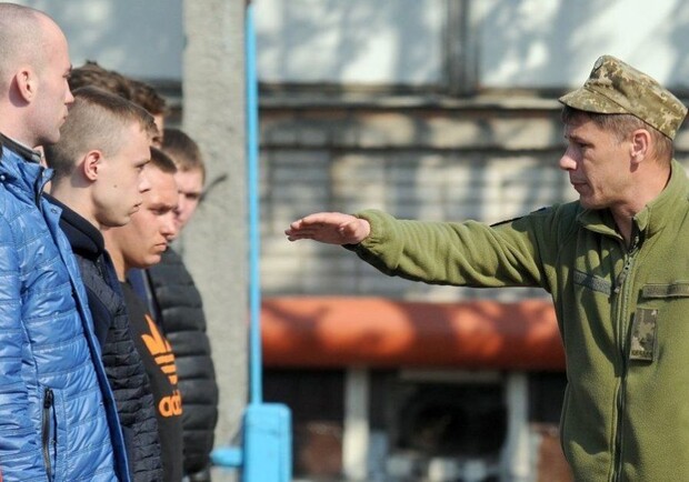 У Запоріжжі 17-річних юнаків викликають до ТЦК. || Фото: unian.ua