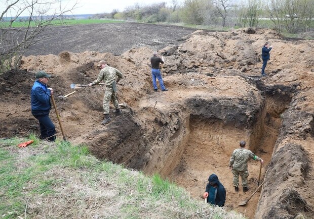 Получи ответ: правда ли, что в Запорожской области уже не строят оборонные сооружения. || Фото: zr.zp.ua