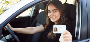 Украинские водители могут получить админуслуги за границей: в Германии заработал третий паспортный сервис ГП 