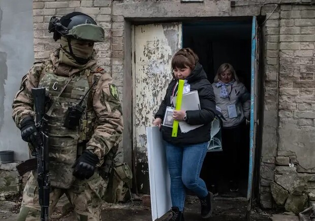 На ТОТ загарбники вирішили продавати житло, вкрадене у людей, що виїхали. || Фото: dw.com
