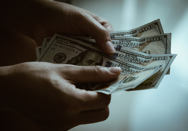 Курс валют в Украине 6 мая 2024: сколько стоит доллар и евро. || Фото: gettyimages.co.uk, Boy_Anupong