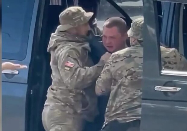 Що робити, якщо представники ТЦК намагаються посадити в авто. || Ілюстративне фото: facebook.com/novinneodesa