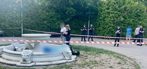 В Одессе фонтан обрушился на двух подростков: один из мальчиков погиб