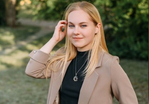 Выпускница Вильнянского лицея на НМТ получила 200 баллов сразу по четырем предметам. || Фото: zosh3voln.e-schools.info