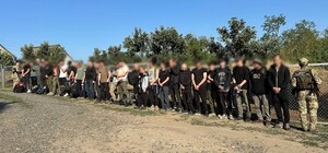 Некоторых подвзили женщины: у границы в Одесской области поймали 27 мужчин